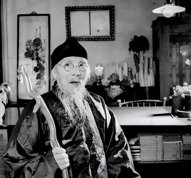 晚清太监尹春如，给齐白石看大门22年，没有工钱，每月就给几幅画