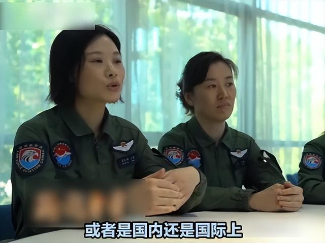 阅兵女机长身份曝光！私生活被扒牺牲太大，老公身份也不简单
