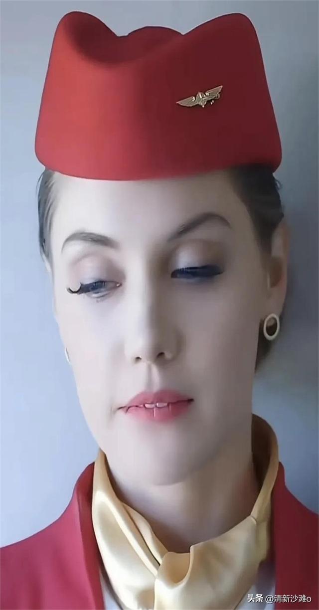 航空第一漂亮空姐，美若天仙，五官精致到无懈可击！完美