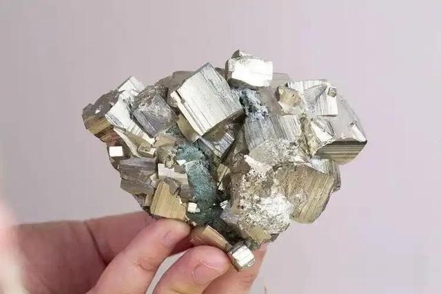 西方巨头懵了：3nm芯片做出来了，却缺少中国产的电容发不出货？