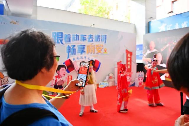 出站即穿越！南安文旅“闪”进泉州动车站！