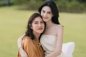 天呐！看到泰国混血女星Mai和妈妈的合影，才懂颜霸的她遗传了谁图片