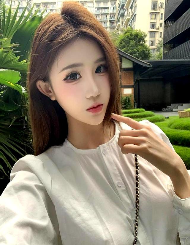 奶白套装：在都市绿洲里的清甜少女感