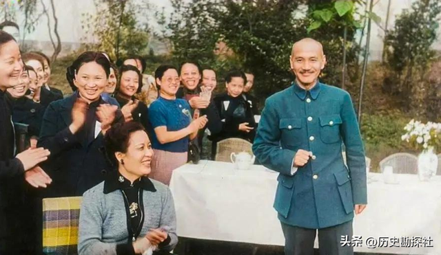 这就是蒋介石父母的真实样貌，其父外号“埠头黄鳝”，罕见老照片