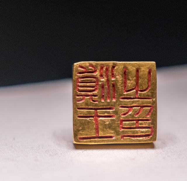 滇池池上云悠悠，归来依旧是春城