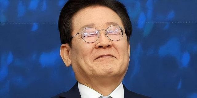 高市早苗对华正式“宣战”！马克龙转头背叛日本	，特朗普告示全球