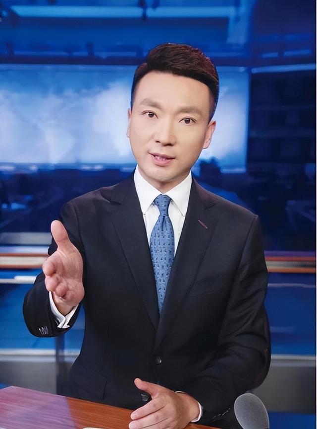 九三阅兵的解说原来是她！沉稳大气端庄漂亮，如今47岁仍未婚单身