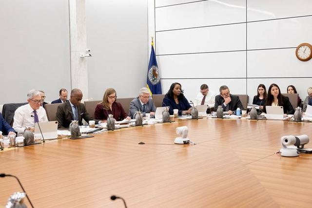 金价银价巨震刷屏，创历史新高后急转直下	，股民损失心态崩了