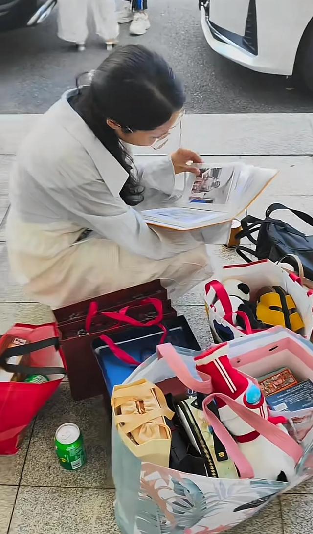 比利时女孩黄楼认亲结束，和养父母去北京旅游，离别前生母后悔了