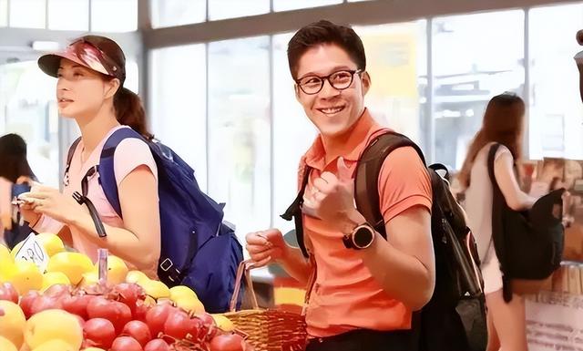 三连升！霍启刚官宣喜讯，新身份给郭晶晶长脸，让李嘉诚不敢吭声