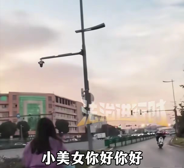 徒步200公里体验0花费，女子全程白嫖，自认为坚强，被老板上课