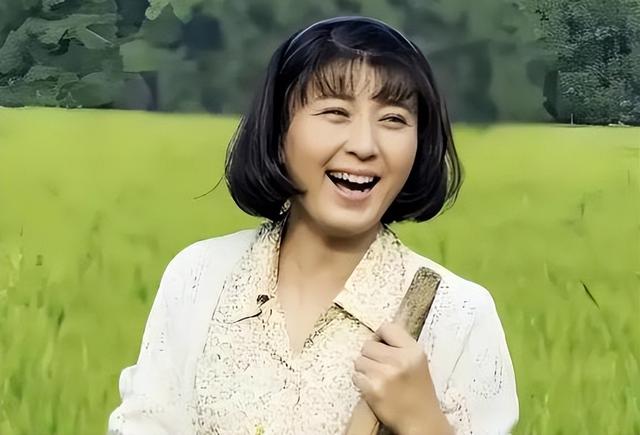 脸疼不疼？被官媒彻查后，闫学晶首现身再传噩耗，彻底洗不白了！