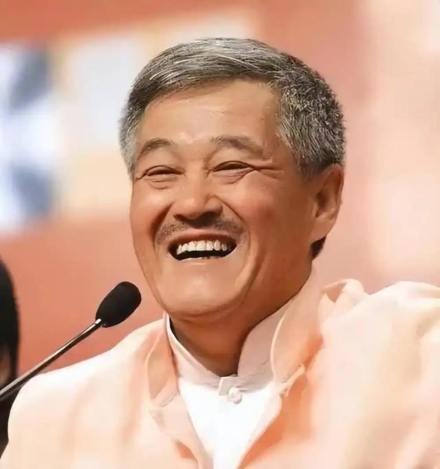 赵本山长子赵铁蛋因病去世	，女儿成网红，亿万家产会花落谁家？