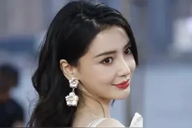 金像奖这一夜，杨颖给内娱敲响了“警钟”，担任颁奖嘉宾惹笑话图片