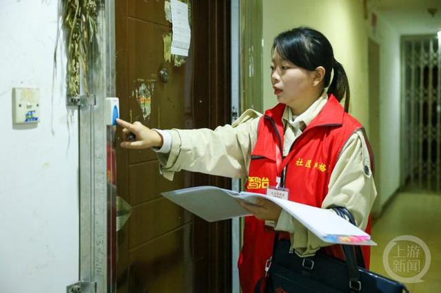 浙江一女房东打扫出租房间时	，发现床上遗留2个蓝色瓶子，警方介入调查！