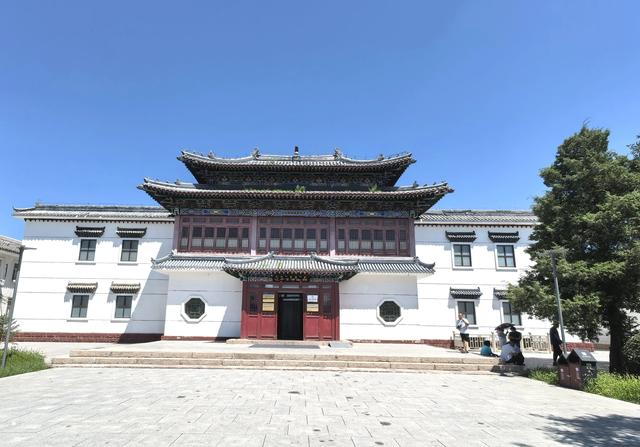 从辽阳到巴林左旗到宁城，既是一次地域旅行，也是一次历史回望