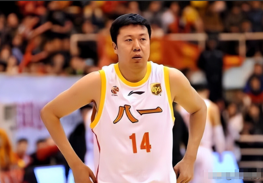 逼姚明退役，毁了王治郅，他凭一己之力让中国篮球倒退了二十年！