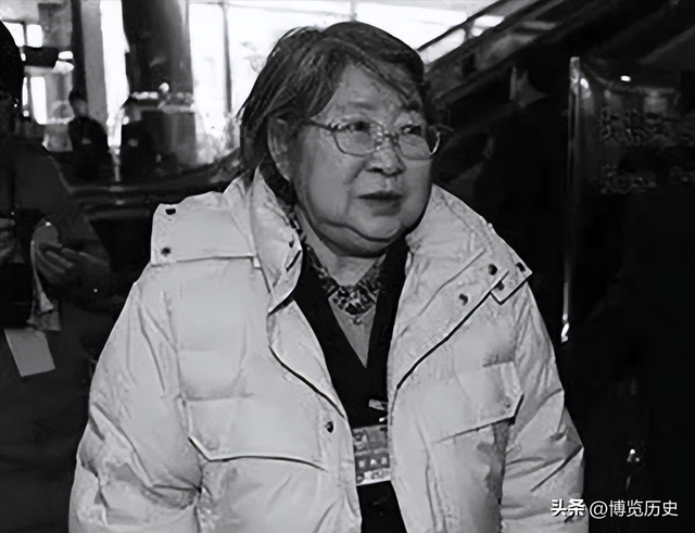 1966年，李讷来北航探望姐姐，李敏单刀直入问：你来找我什么事？