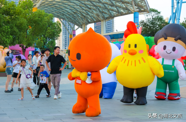 入伏后武汉进入盛夏，就是要“铆起”玩水，“虚浮”宵夜！