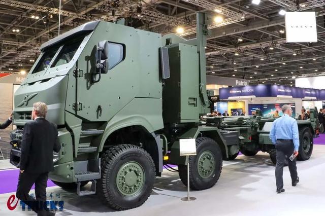 8×8驱动+防弹驾驶室，性能超强悍！实拍沃尔沃FMX军用越野重卡