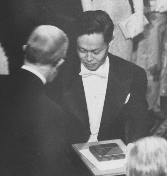 杨振宁去世一天，翁帆终于发声，字字催泪，清华大学的举动太感人