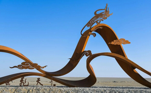 酒泉市敦煌阳关玉门关旅游区大型雕塑“盛世飞天”落成