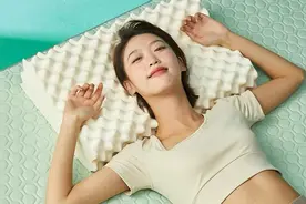曾“红极一时”的乳胶枕，为何遭到嫌弃？过来人说：枕2年就懂了图片