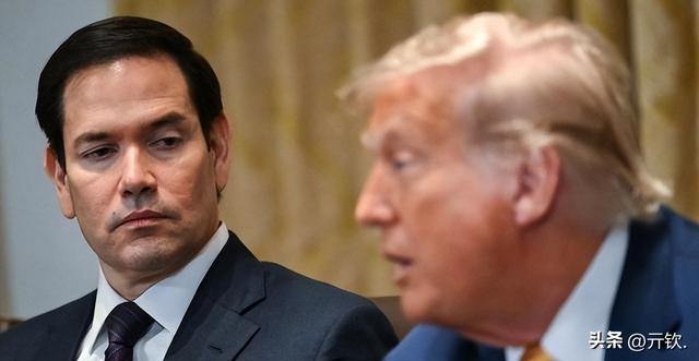 导弹已上膛，特朗普突然反悔？把马杜罗列为“恐头”还要和他谈谈