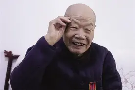 国占海：握钎抡锤挖掘“地下长城”图片
