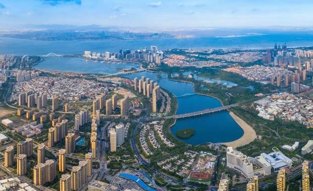 厦门五缘湾音乐岛，有山、水、岛、湾的自然美景，占地6万平方米