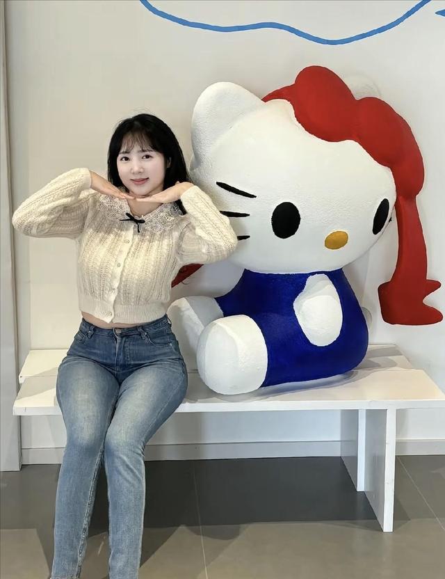 她长相虽然不是特别好，但身材比例是真好，看面相是个过日子的人