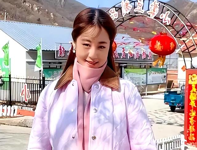 她被赵本山养了11年，却在嫁给富豪后受到惨痛教训，如今涅槃重生