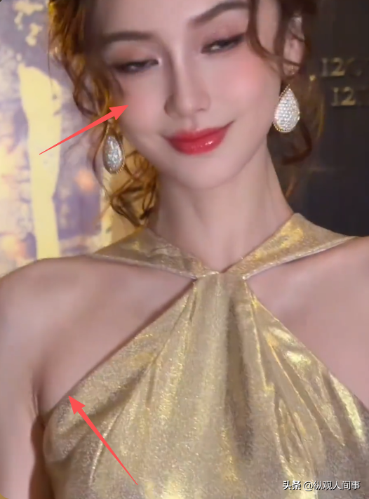 杨颖突然亮相芭莎，瘦成一把骨头腋下副乳却突出，人群中尴尬提胸