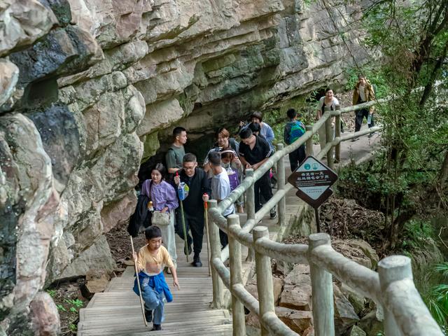 九皇山重阳登高正当时！打卡领奖牌活动引客来，仪式感拉满