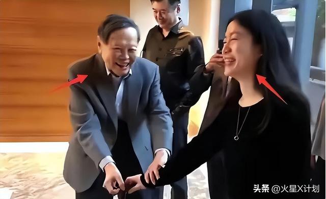 事实证明，49岁无儿无女的翁帆，早被杨振宁安排好了退路