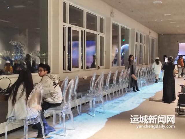 盐湖“白房子” 打卡新地标