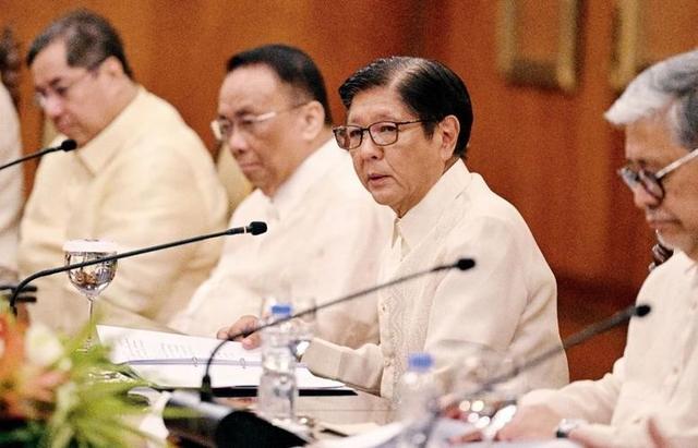 局势已恶化，菲国61个市镇大断电，忙着反华的马科斯，被要求下台