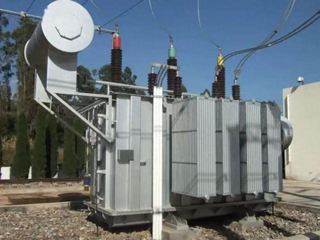 马斯克预言成真！全球抢购中国变压器，美国加税104%反被卡脖子