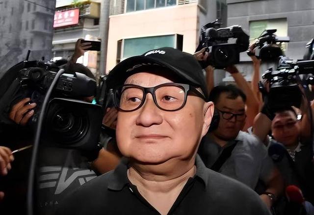 包养情人无数，娶初中同学女儿为妻，玩老婆闺蜜，嗜色如命的富豪
