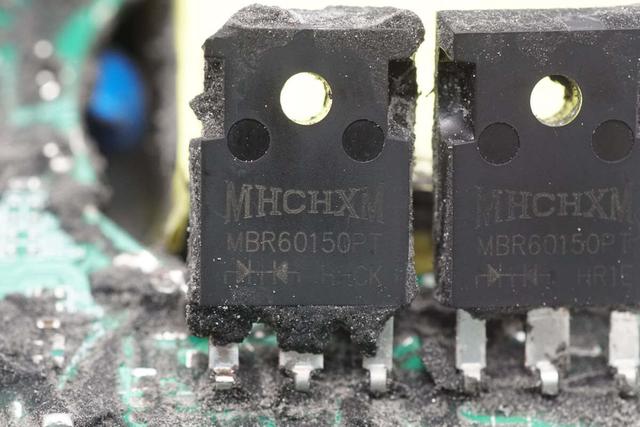 非大型切割机搞不定这大块头！九号1080W ebike新国标充电器拆解