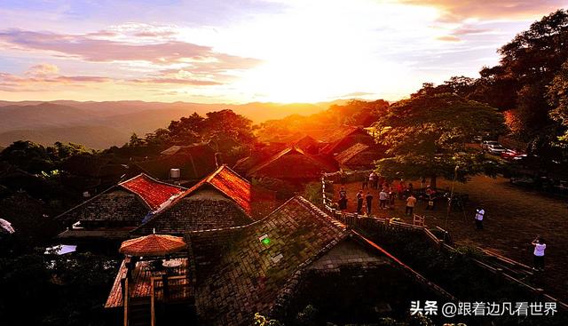 《西双版纳 澜沧行》景迈山翁基古寨晚照：布朗山与夕阳共醉