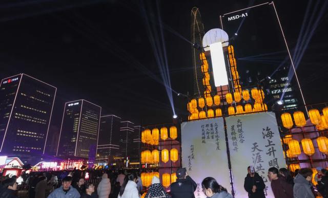 这么亮,那么美,泰达街在人潮中守住元宵夜繁华