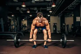 硬拉VS深蹲：谁才是全身肌肉锻炼的王者？图片