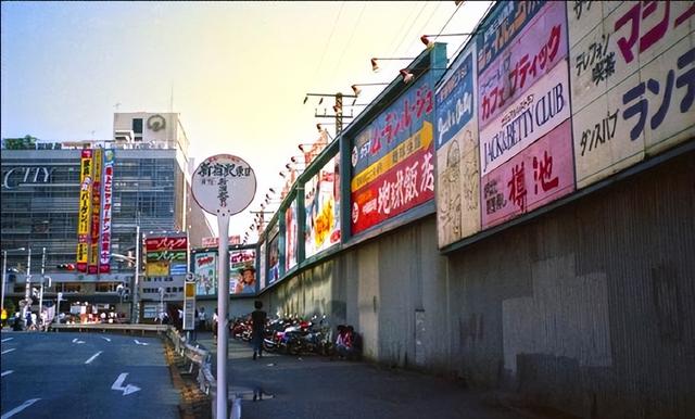 让中国光刻机“变成废铁”，日本对华下狠手，外媒：比美国还绝