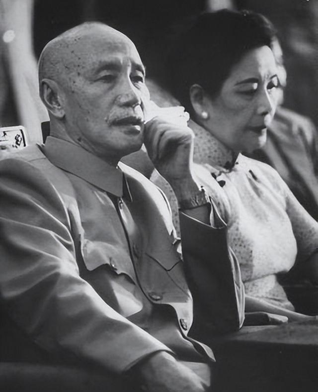 蒋介石曾坦言：世上只有两人能取代我，第一是毛主席，另一人是谁