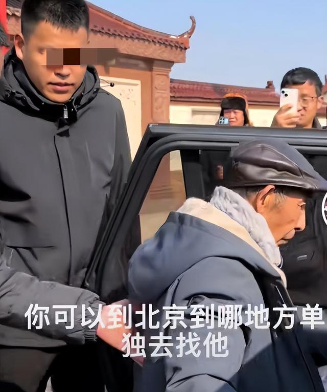 刘强东发放年货现场曝光	，令人恶心的一幕出现，当场被人制止