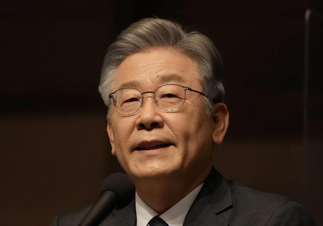要么出手对付中国，要么放弃领土，李在明登机返回韩国，临走前送了中方“15个字”！