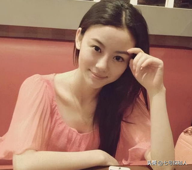 原来她早已去世，26岁全身溃烂因癌症而亡，被家人“吸血”多年