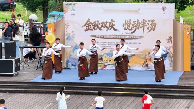 国庆首日，所见之处皆是幸福！半汤泉栖谷唱响《我和我的祖国》