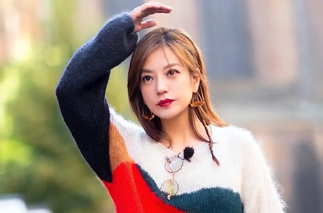 婚姻事业全无，消失4年后，49岁赵薇再曝近况，胃癌传闻真相曝光